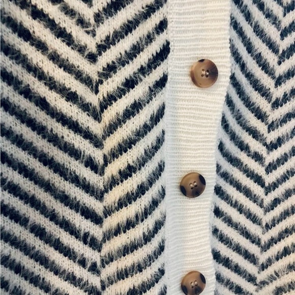 Fuzzy Chevron Black & Off White Button Up Cardigan Long Sleeve V-Neck - Picture 13 of 16